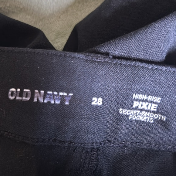 NWOT Old Navy black high rise pixie shorts size 28 - Picture 3 of 4